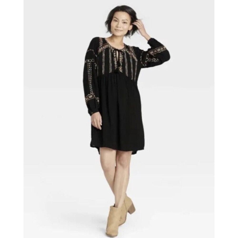 Knox Rose Woman’s Black Long Sleeve Embroidered Dress Size Small.